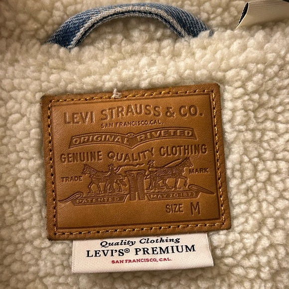 Levi’s Sherpa Sleeve Denim Trucker Jacket - Picture 4 of 6